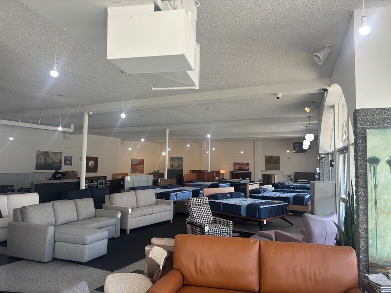 280 El Camino Real, San Carlos, CA à vendre - Photo du bâtiment - Image 3 de 14