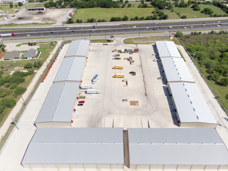 3943 S Interstate 35, New Braunfels, TX à louer - Photo du bâtiment - Image 2 de 11