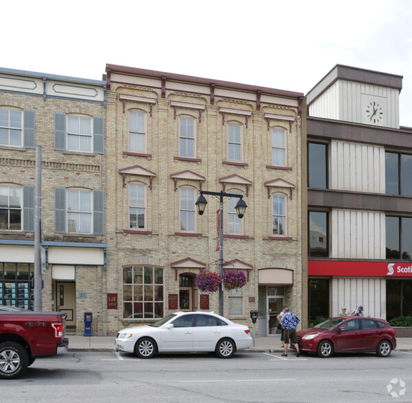 17-25 Ontario St, Stratford, ON à louer - Photo du bâtiment - Image 2 de 2