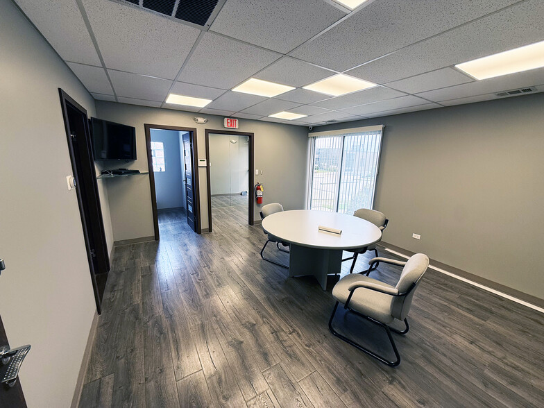 1250 Jarvis Ave, Elk Grove Village, IL for lease - Building Photo - Image 2 of 8