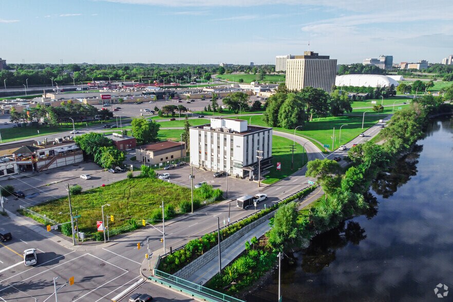 2211 Riverside Dr, Ottawa, ON à louer - Aérien - Image 3 de 3