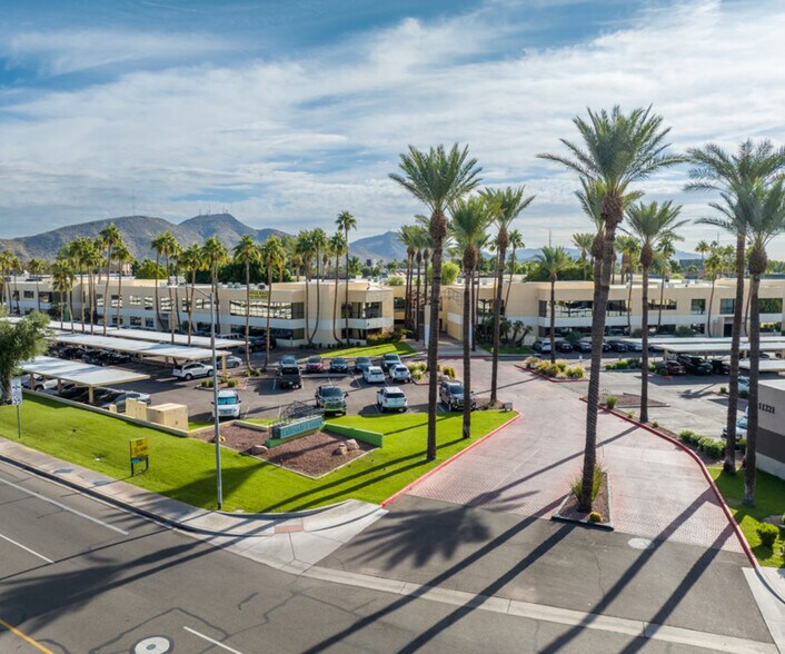 11225 N 28th Dr, Phoenix, AZ à louer - Photo du bâtiment - Image 2 de 6