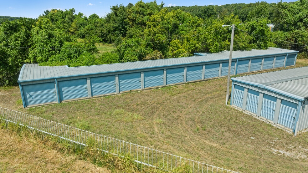 67320 US-60, Wyandotte, OK à vendre - Photo du bâtiment - Image 2 de 10