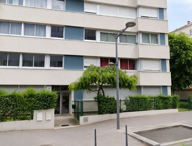 Office in Lyon for sale Building Photo- Image 1 of 10