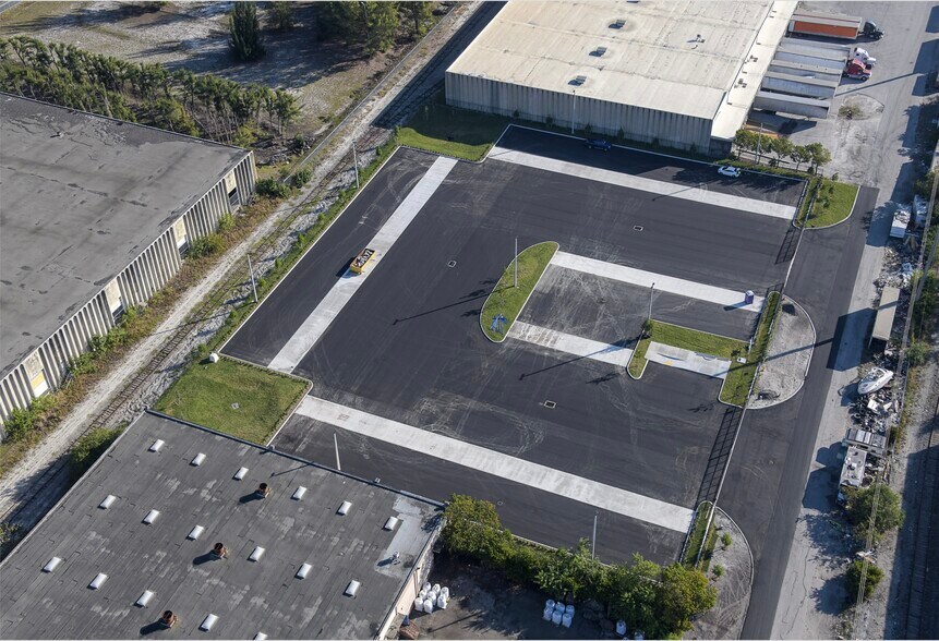 3523 NW 116th St, Miami, FL à louer - Photo du bâtiment - Image 2 de 3