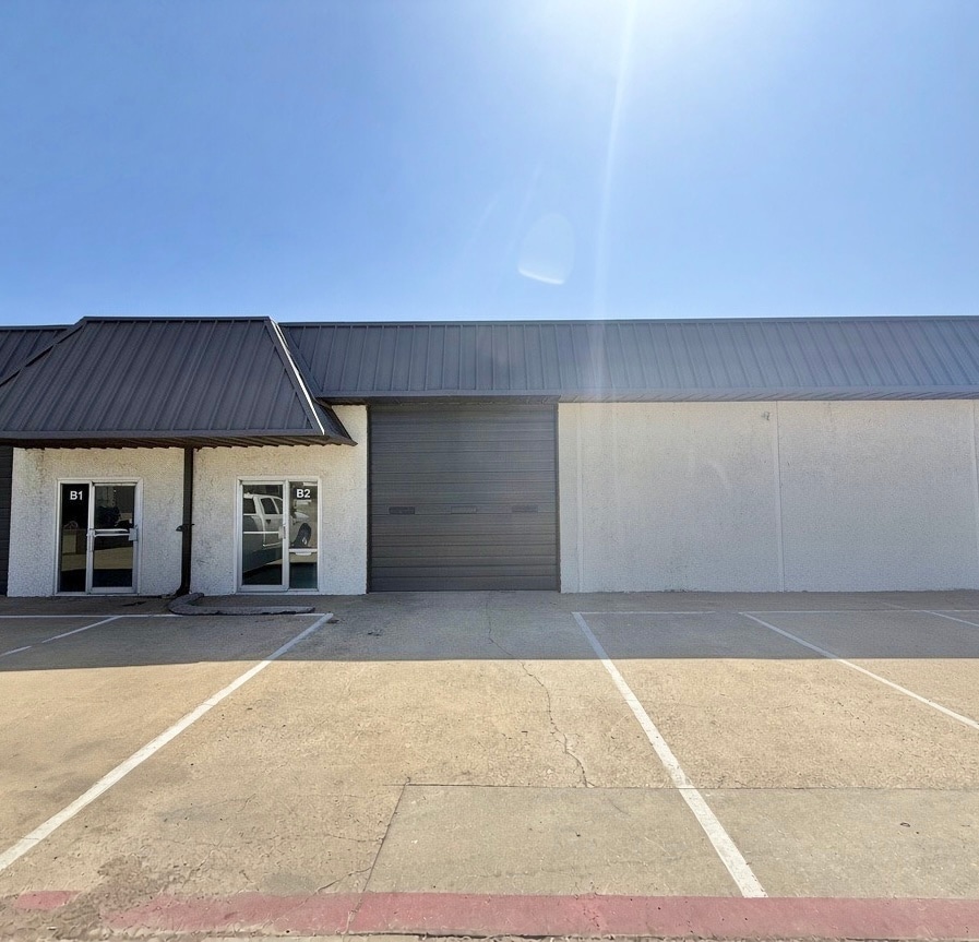 2800 W Division St, Arlington, TX à louer Photo du bâtiment- Image 1 de 8
