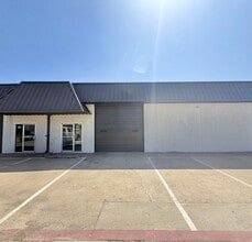 2800 W Division St, Arlington, TX à louer Photo du bâtiment- Image 1 de 8