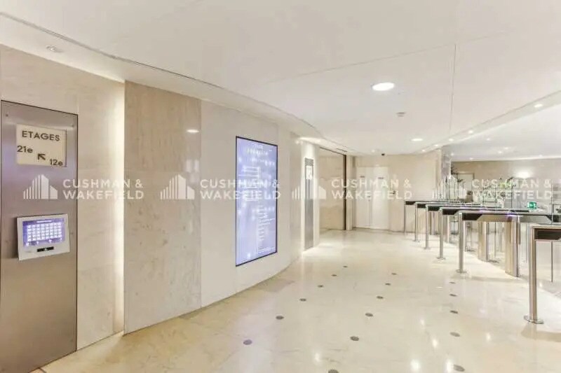 Office in Puteaux for sale - Lobby - Image 3 of 8