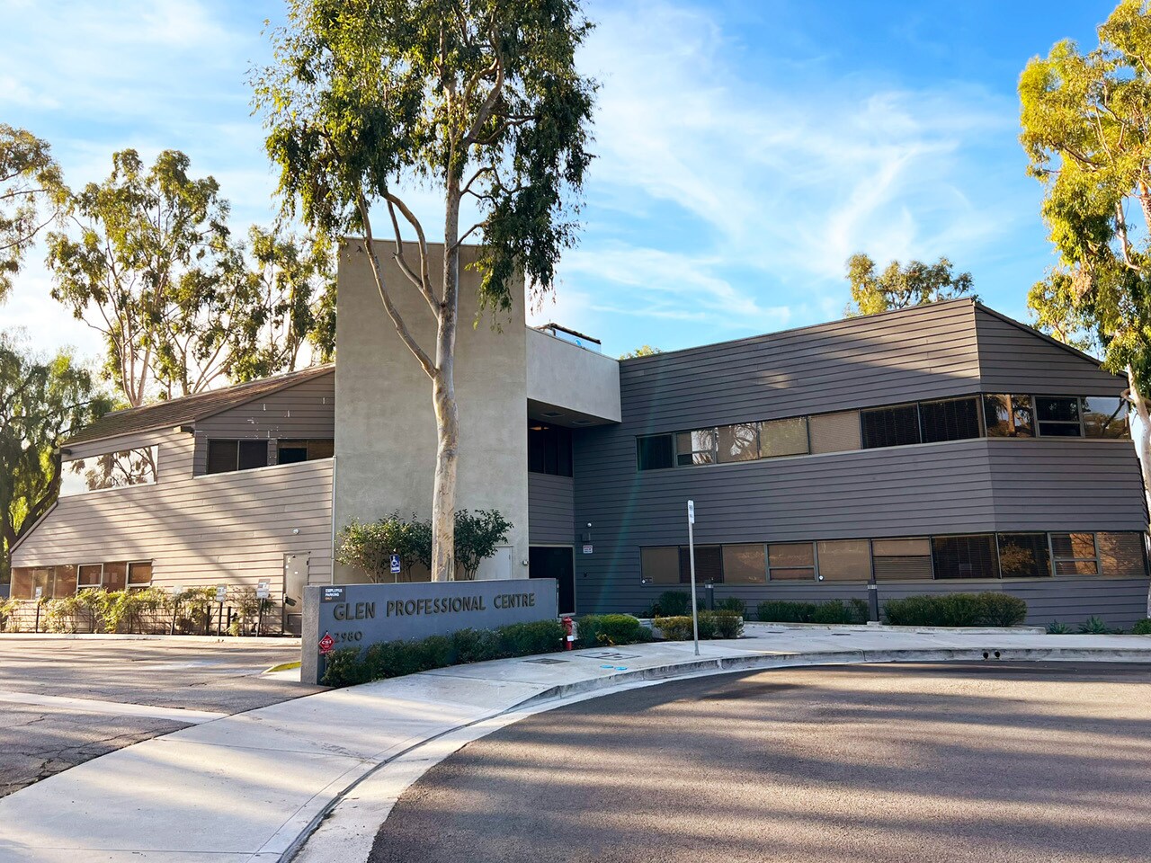 2980 N Beverly Glen Cir, Los Angeles, CA à louer Photo du bâtiment- Image 1 de 10