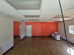 8034 Culebra Rd, San Antonio, TX for lease Interior Photo- Image 2 of 5