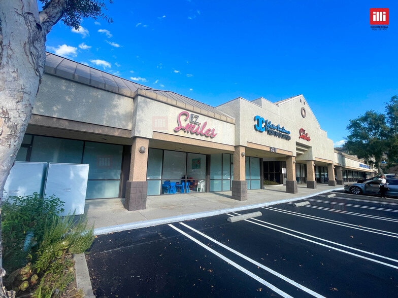 2315-2325 Kuehner Dr, Simi Valley, CA for lease - Building Photo - Image 3 of 14