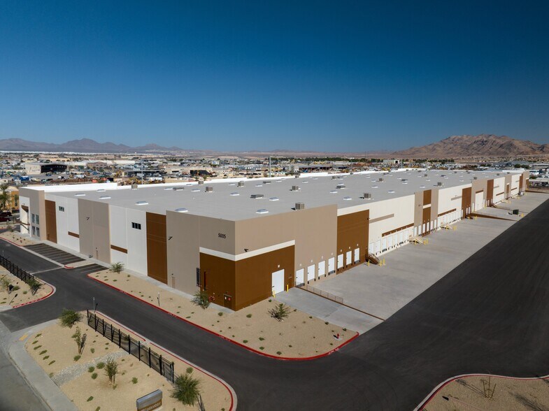 5005 E Cartier Ave, Las Vegas, NV à louer - Photo du bâtiment - Image 3 de 28