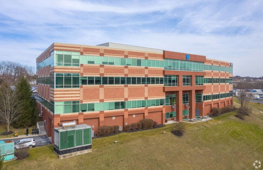 2552 Interstate Dr, Harrisburg, PA à louer - Photo du bâtiment - Image 3 de 3