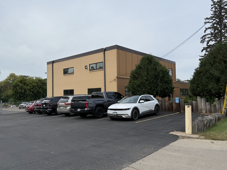 2238-2240 Edgewood Ave S, Minneapolis, MN for lease - Interior Photo - Image 3 of 12