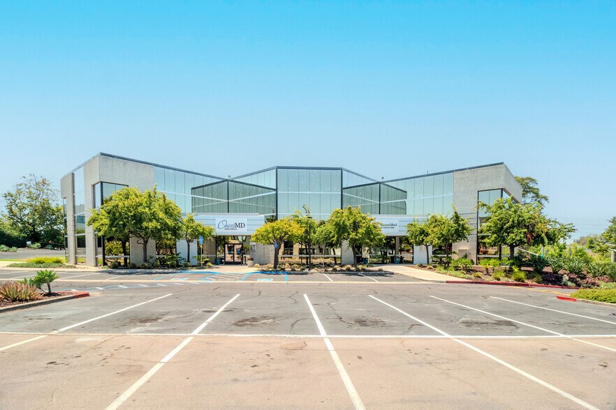 8901 Activity Rd, San Diego, CA à louer - Photo du bâtiment - Image 1 de 4