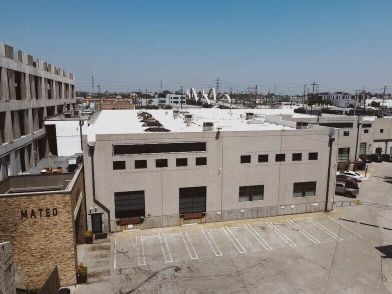 1300 Factory Pl, Los Angeles, CA à louer - Photo du bâtiment - Image 2 de 3
