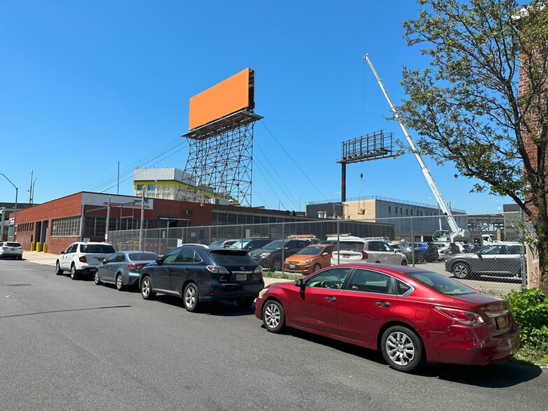 49-70A 31st St, Long Island City, NY for lease - Building Photo - Image 2 of 3