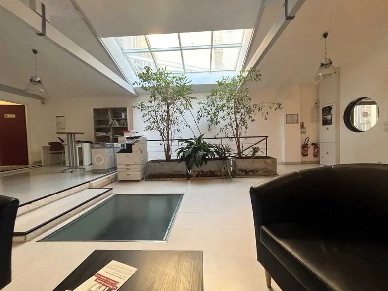 32 Rue Senac De Meilhan, Marseille for lease - Lobby - Image 1 of 9