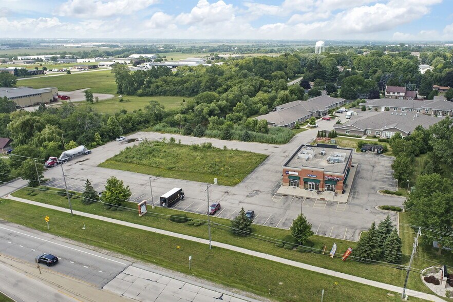 6316 52nd St, Kenosha, WI à vendre - Photo du bâtiment - Image 2 de 13