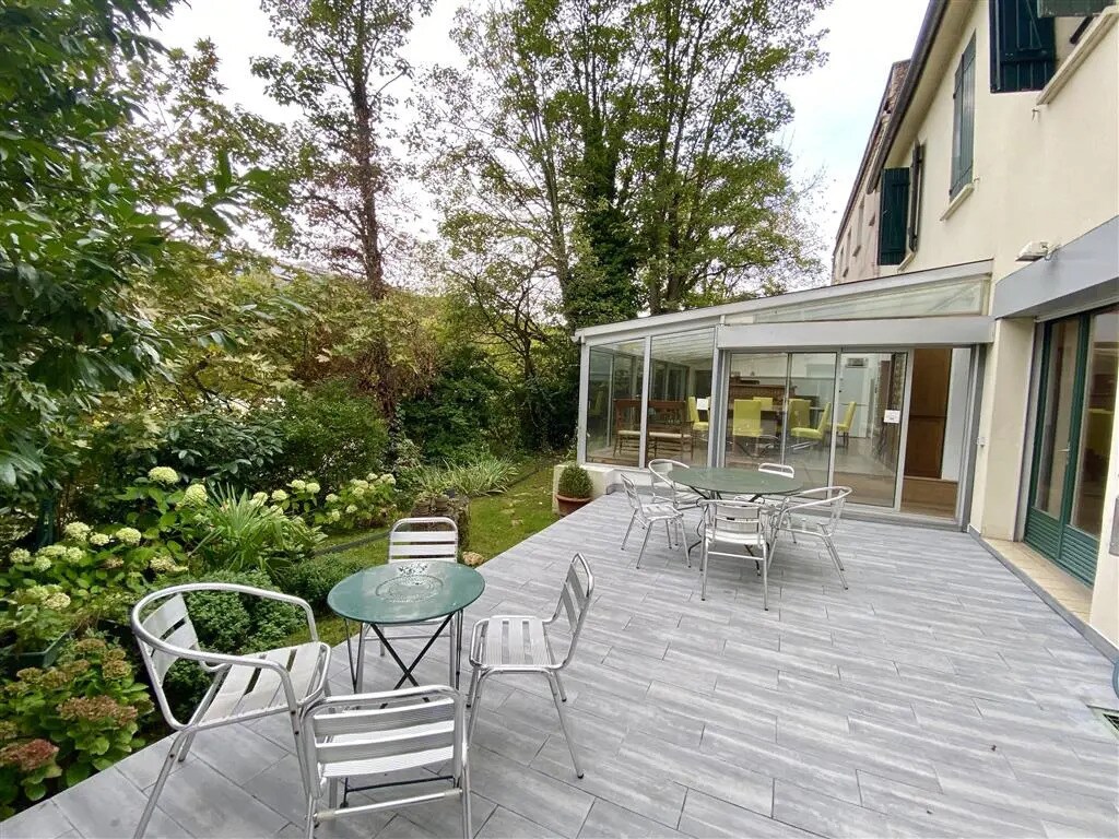 Office in Neuilly-sur-Seine for lease Building Photo- Image 1 of 10