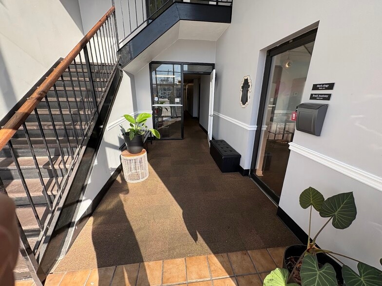 6022 Jefferson Ave, Newport News, VA à louer - Photo du bâtiment - Image 3 de 8