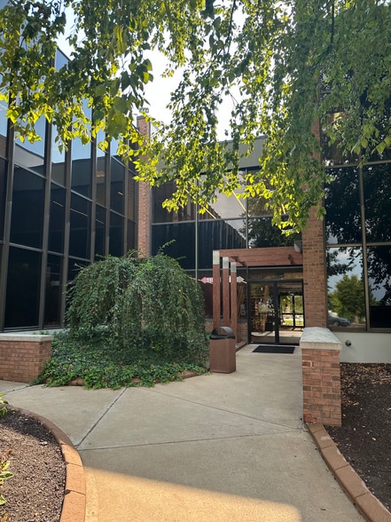 11969-11975 Westline Industrial Dr, Saint Louis, MO for lease - Building Photo - Image 3 of 9