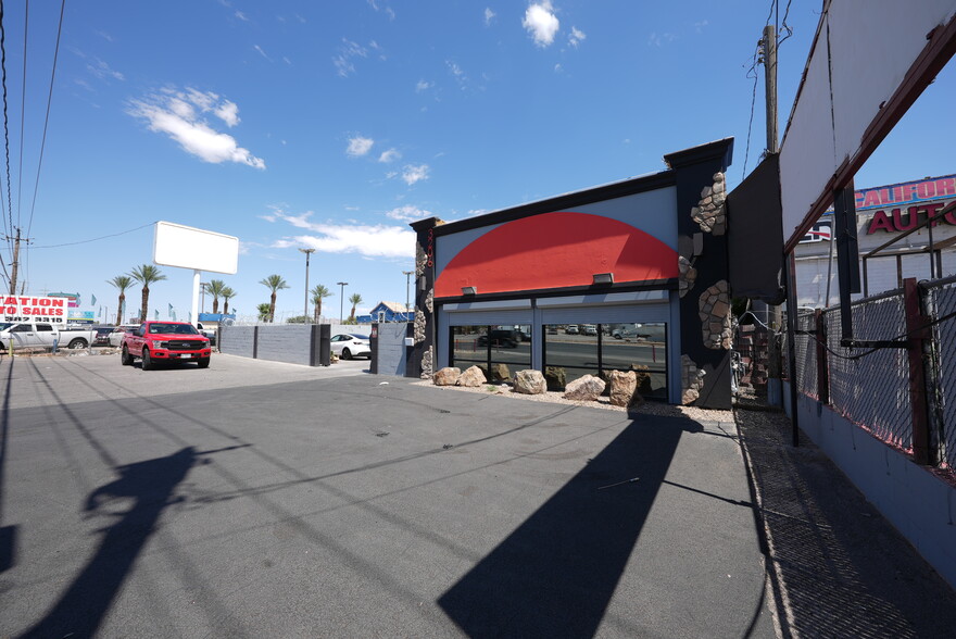 3206 N Las Vegas Blvd, Las Vegas, NV for sale - Building Photo - Image 2 of 10