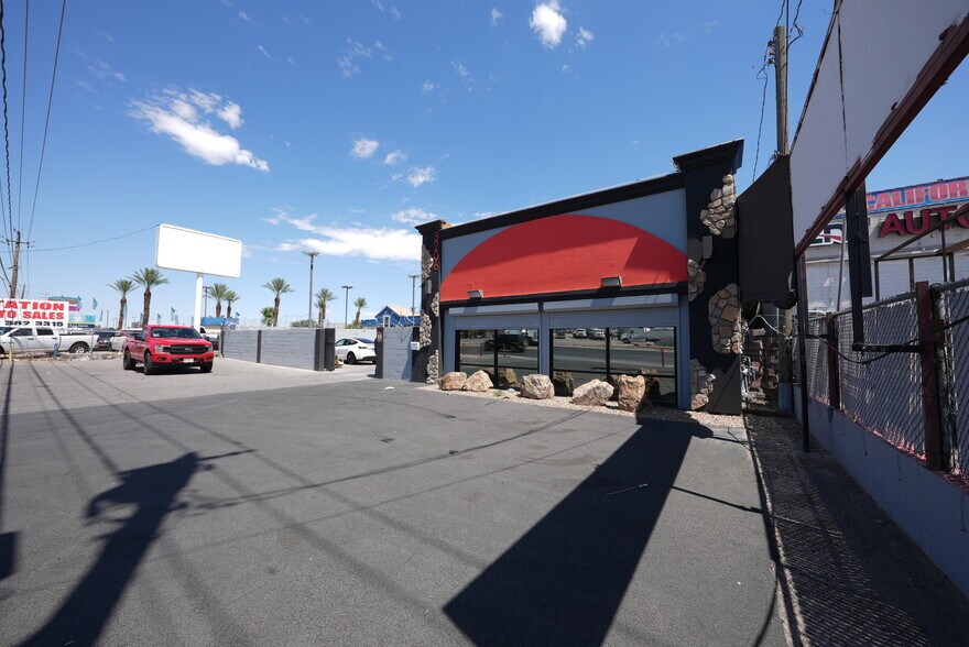 3206 N Las Vegas Blvd, Las Vegas, NV à vendre - Photo du bâtiment - Image 2 de 10