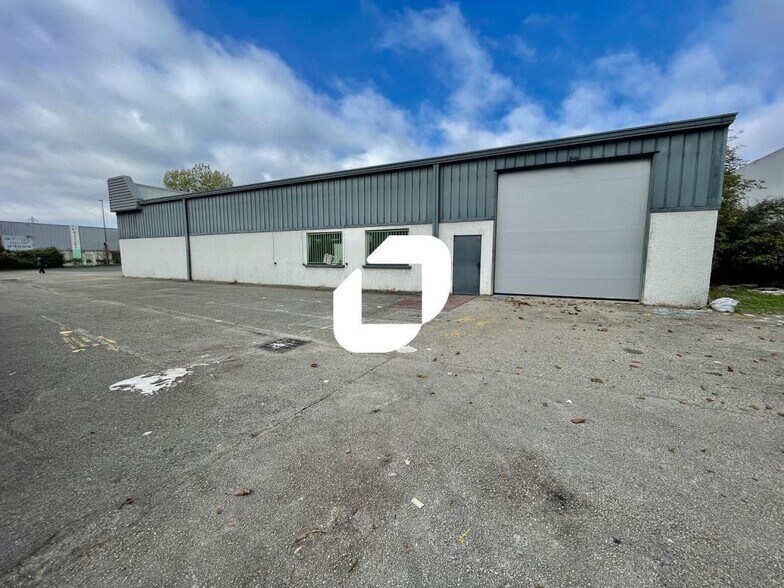 3 Rue Louis Saillant, Vaulx-en-Velin à louer - Photo du bâtiment - Image 2 de 17
