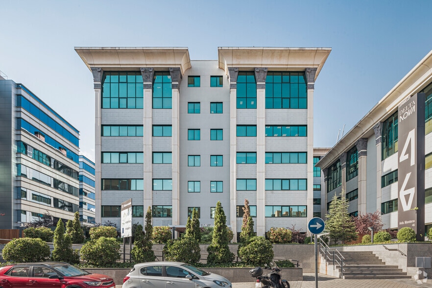 Avenida Manoteras, 46 B, Madrid, Madrid for lease - Building Photo - Image 3 of 13