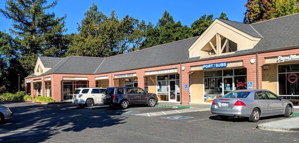 2101 W College Ave, Santa Rosa, CA à louer - Photo du bâtiment - Image 3 de 8