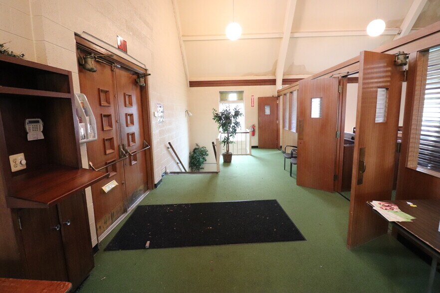 19901 Burt Rd, Detroit, MI à vendre - Photo du bâtiment - Image 3 de 9