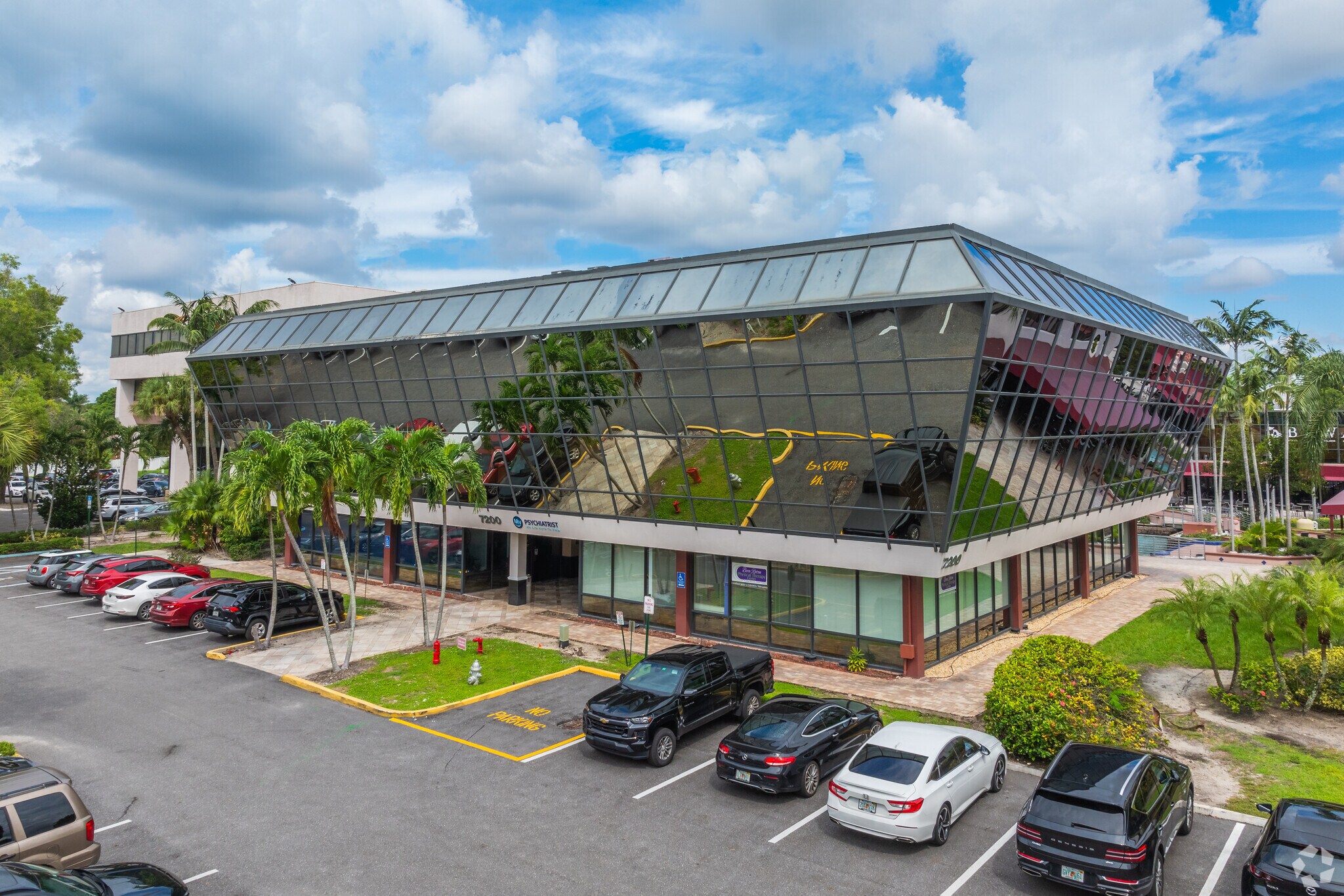 7100 W Camino Real, Boca Raton, FL à louer Photo du bâtiment- Image 1 de 11