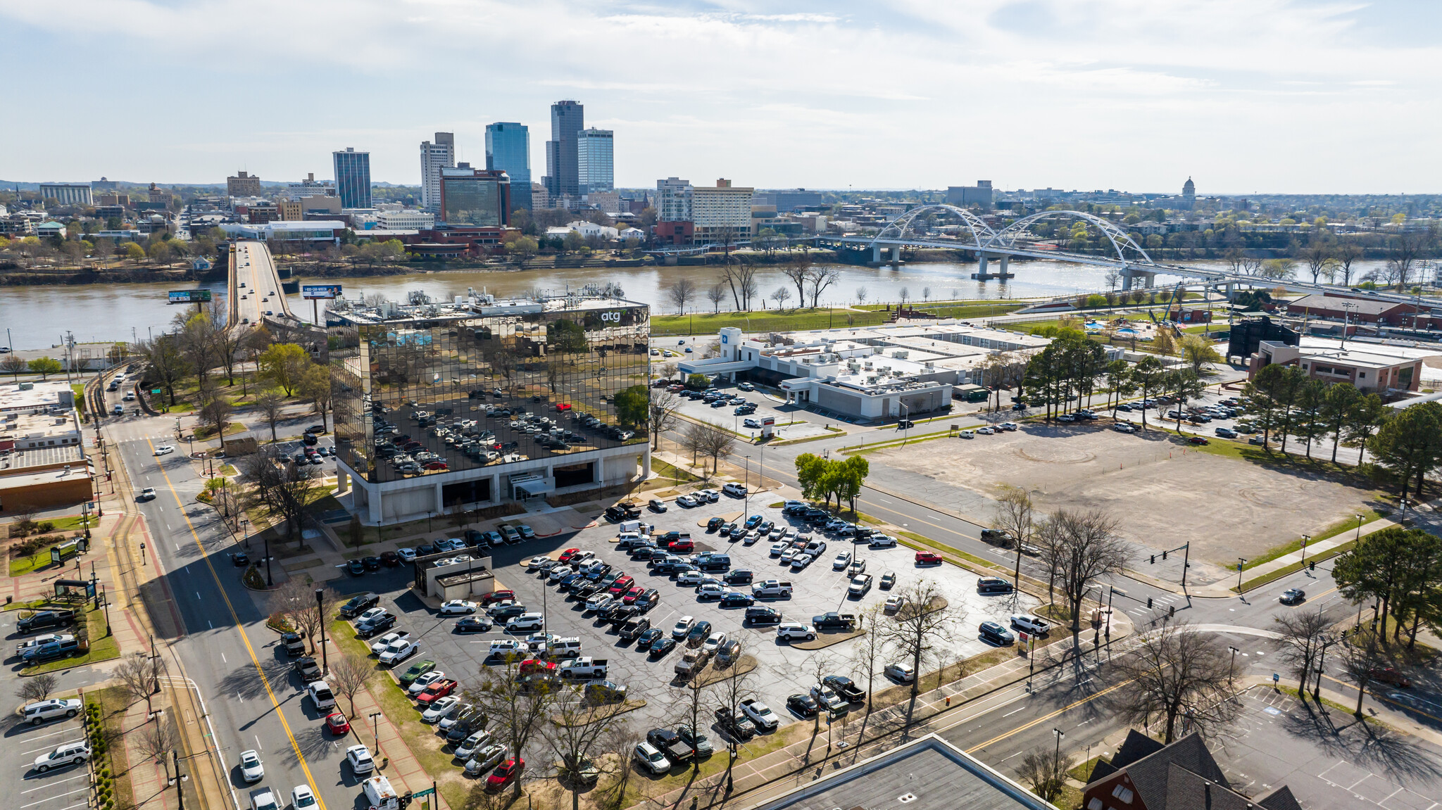 1 Riverfront Pl, North Little Rock, AR à louer Photo du bâtiment- Image 1 de 4