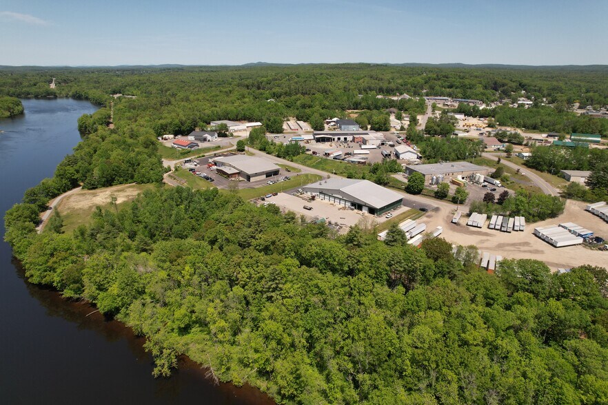 42 Capital Ave, Lisbon, ME à louer - Photo du bâtiment - Image 2 de 7