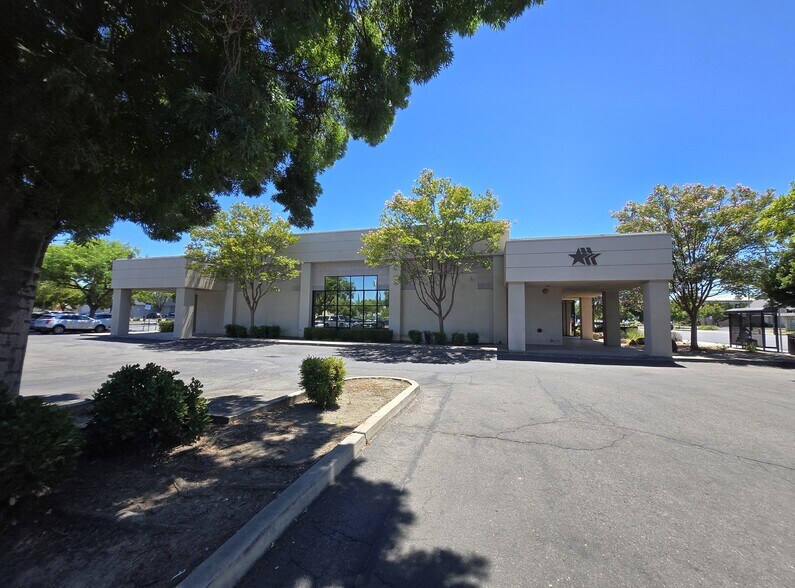 1524 McHenry Ave, Modesto, CA à vendre - Photo du bâtiment - Image 2 de 6