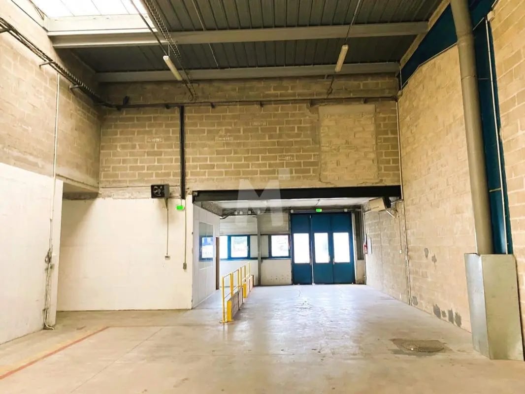 Flex in Fresnes for lease Interior Photo- Image 1 of 15