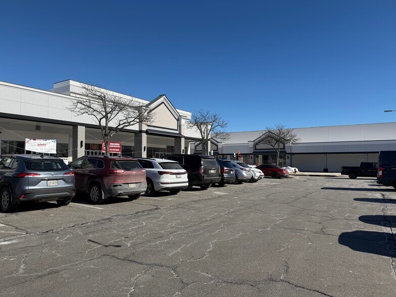 100 Triangle Ctr, Yorktown Heights, NY à louer - Photo du bâtiment - Image 3 de 8