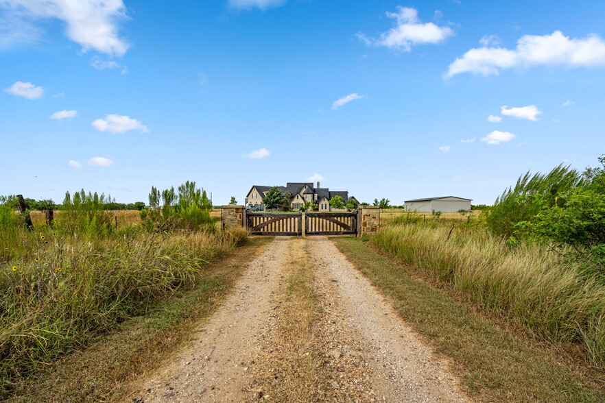 2538 County Road 223, Floresville, TX à vendre - Photo du bâtiment - Image 1 de 65