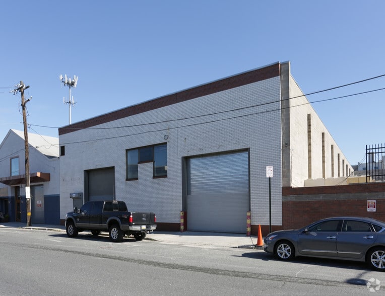 Washington Ave portfolio of 2 properties for sale on LoopNet.ca - Primary Photo - Image 2 of 2