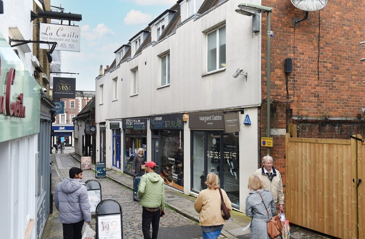 23-25 Chapel Street portefeuille de 2 propriétés à vendre sur LoopNet.ca Photo du bâtiment- Image 1 de 6