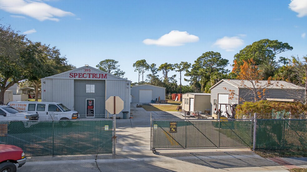 Confident Williams Point Boulevard, Cocoa, FL à vendre - Photo du bâtiment - Image 2 de 9