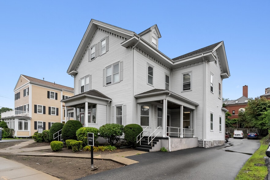1074 Massachusetts Ave, Arlington, MA for sale - Building Photo - Image 2 of 29