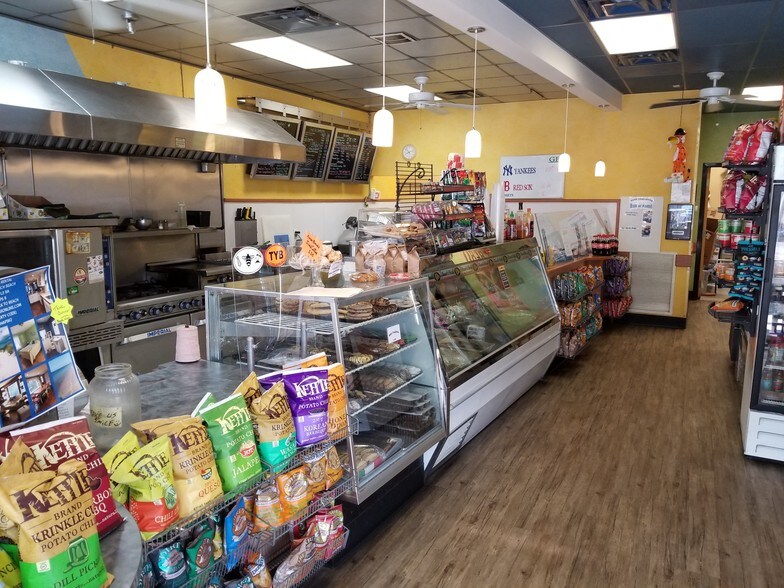 303 Milton Ave, Ballston Spa, NY à vendre - Photo du bâtiment - Image 2 de 25