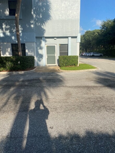 1599 NW 9th Ave, Boca Raton, FL for lease - Building Photo - Image 3 of 4