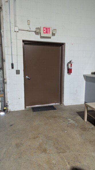 35468 Groesbeck Hwy, Clinton Township, MI for lease - Building Photo - Image 2 of 9