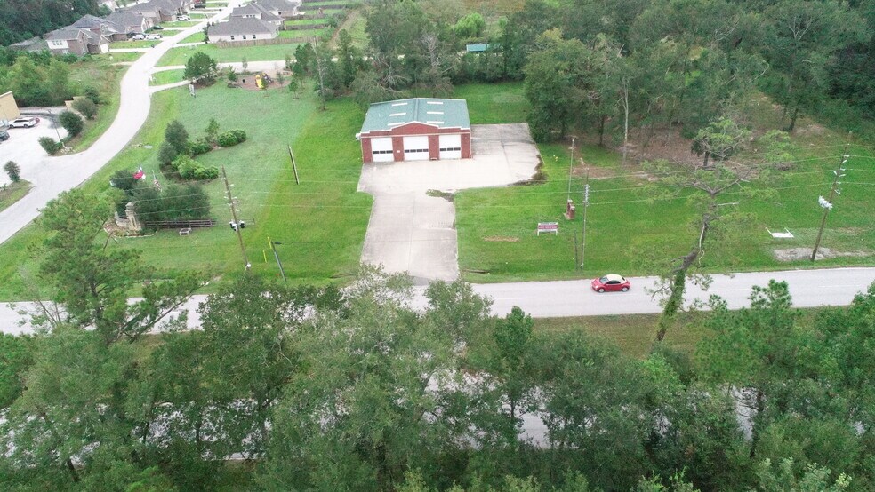 585 Roman Forest Blvd, New Caney, TX à vendre - Photo du bâtiment - Image 2 de 9