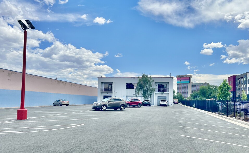 385 Gentry Way, Reno, NV à vendre - Photo du bâtiment - Image 2 de 13