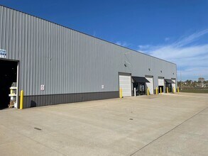 1050 International Blvd, Clarksville, TN for lease Interior Photo- Image 2 of 10