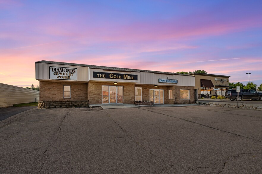 3505 E 10th St, Sioux Falls, SD for lease - Primary Photo - Image 1 of 33